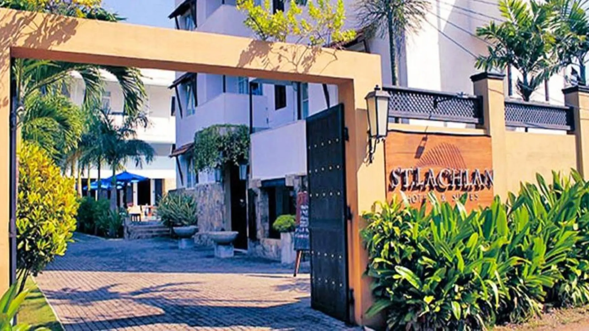 St.Lachlan Hotel & Suites Negombo 4*,