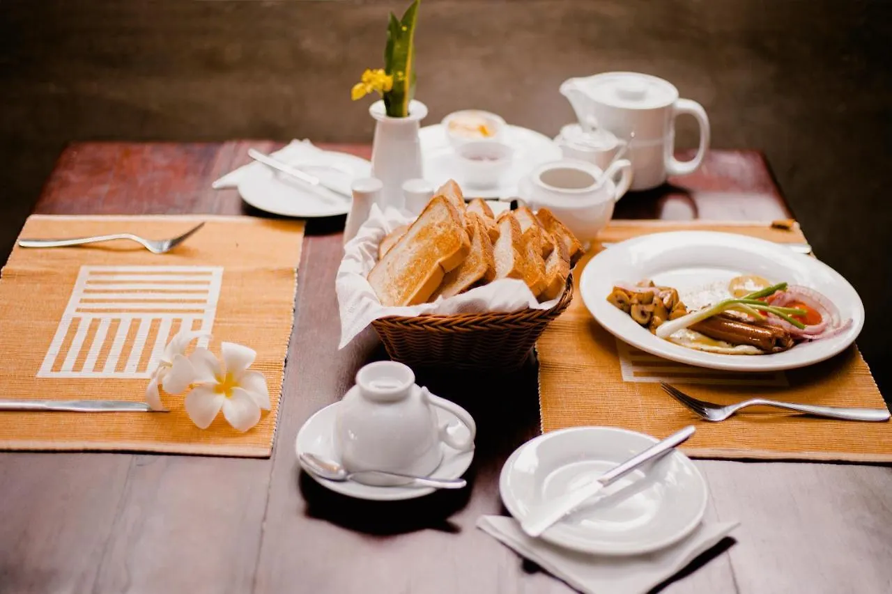 St.Lachlan Hotel & Suites Negombo 4*,