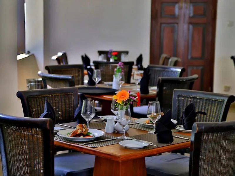 St.Lachlan Hotel & Suites Negombo