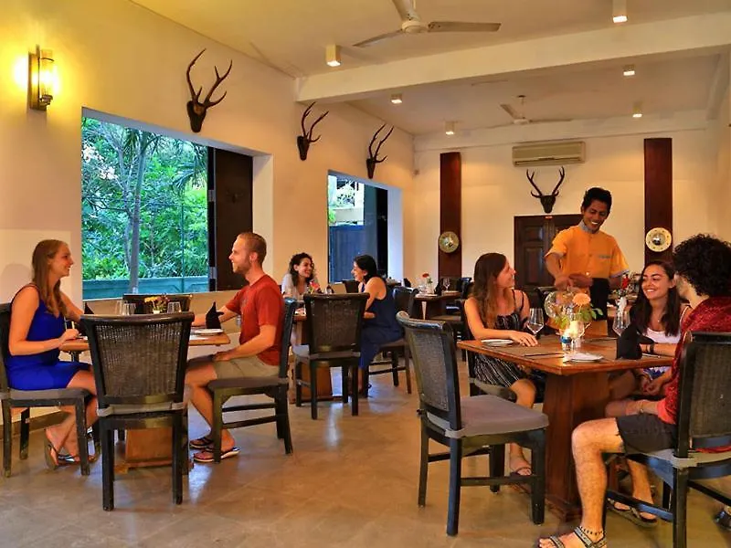 St.Lachlan Hotel & Suites Negombo