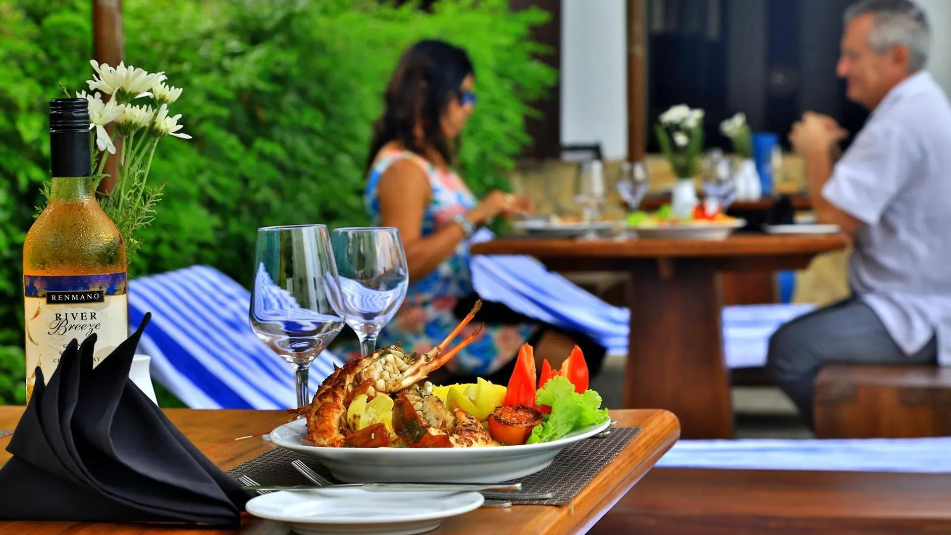 St.Lachlan Hotel & Suites Negombo