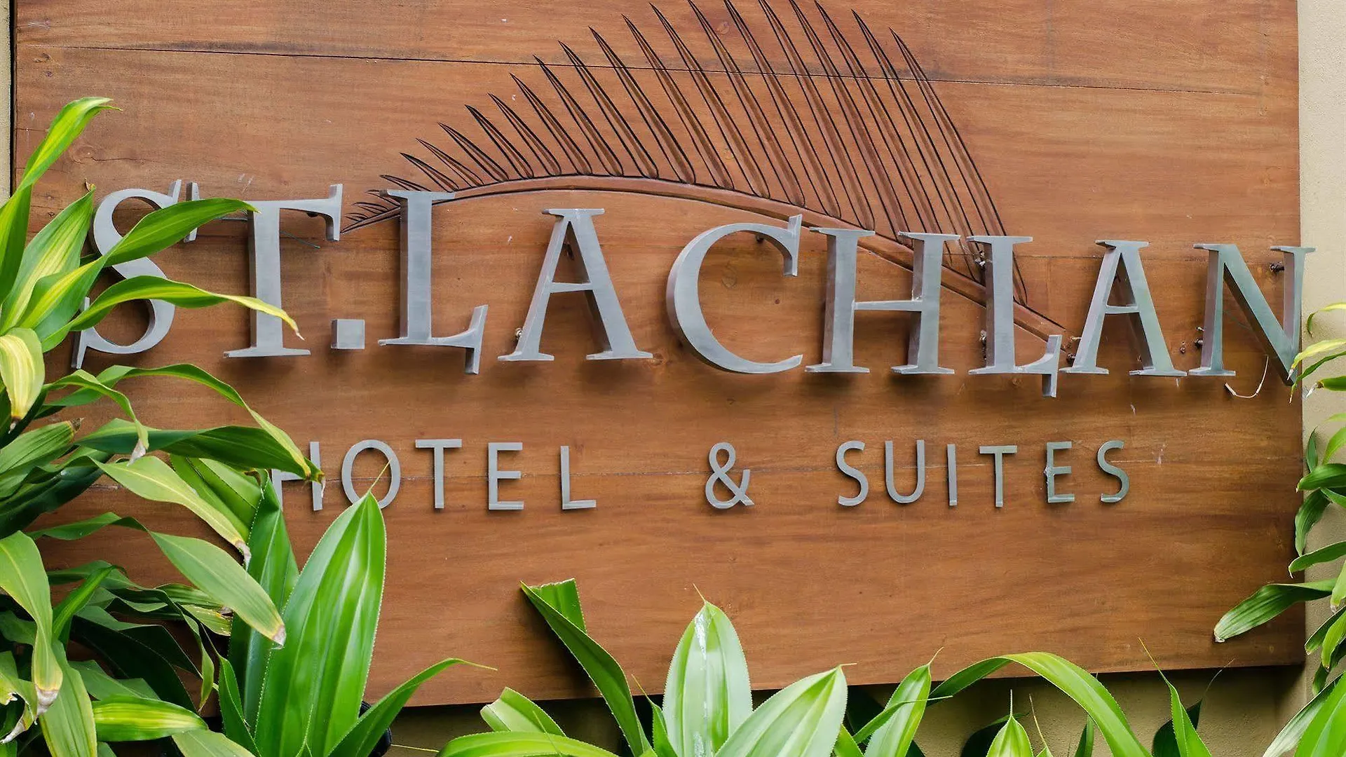 St.Lachlan Hotel & Suites Νεγκόμπο